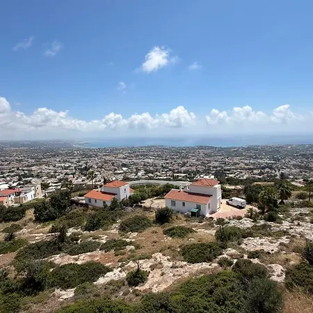 Modern Newly Renovated Penthouse Beautiful Views *